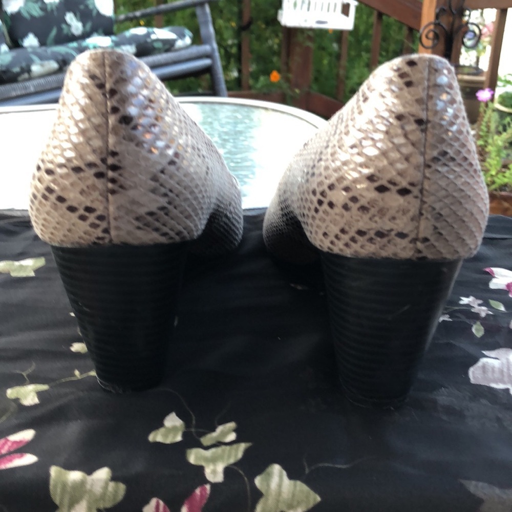 BASS Dorothy wedge heels. Size 9. Faux leather. Reptilian print, diamond cut.EUC - Picture 3 of 8
